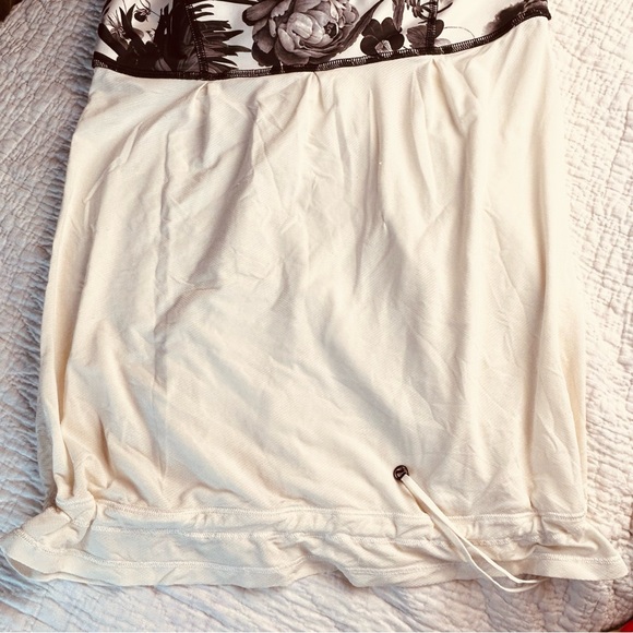 Lululemon black white brisk bloom floral tame me tank with drawstring waist Sz 6 - Picture 4 of 16